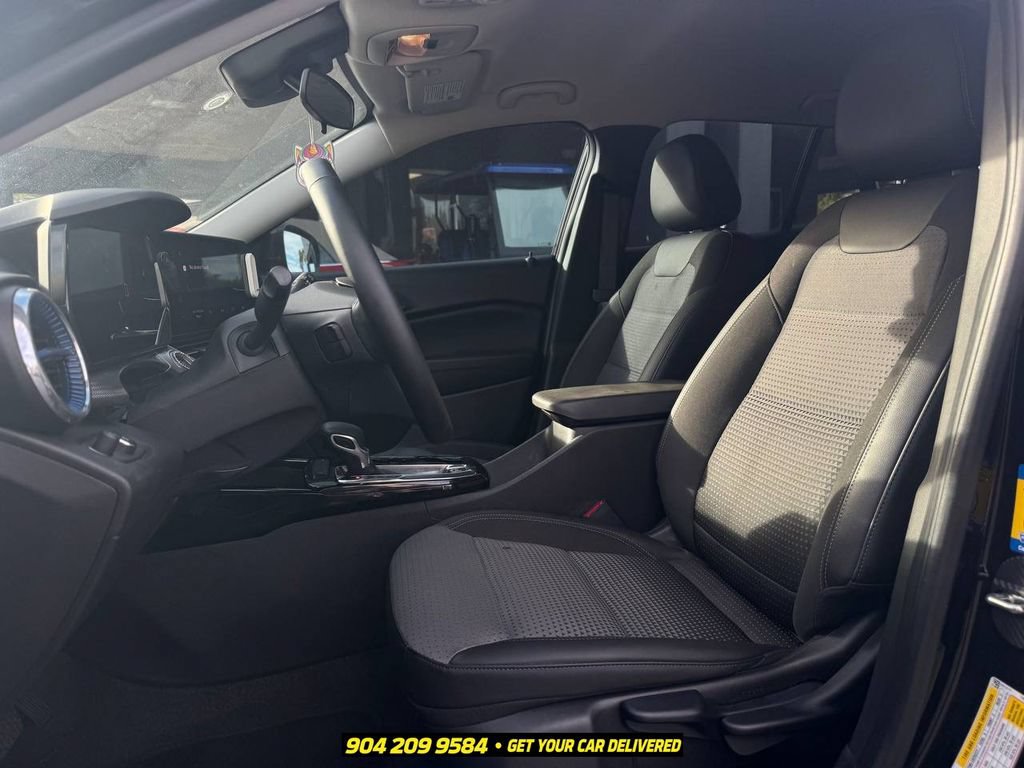 Used 2025 Chevrolet Trax LT w/ Driver Confidence Package FWD image 16