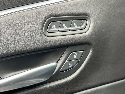 Used 2022 Cadillac Escalade Premium Luxury image 36