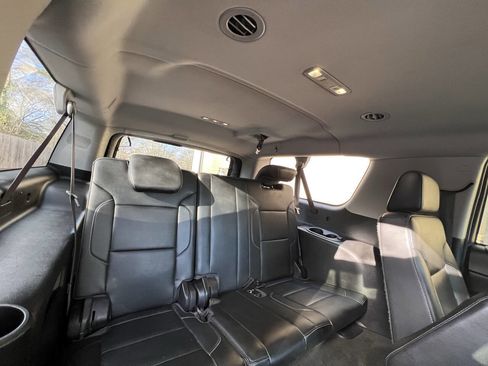 Used 2016 Chevrolet Suburban LT image 15