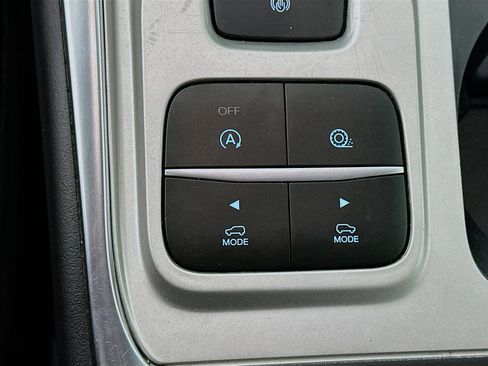 Used 2024 Ford Explorer XLT w/ Equipment Group 202A image 25