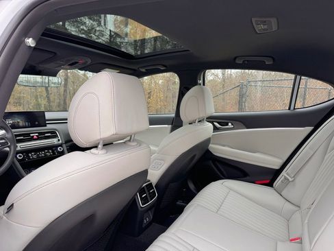 Used 2025 Genesis G70 2.5T w/ Sport Prestige Package image 21