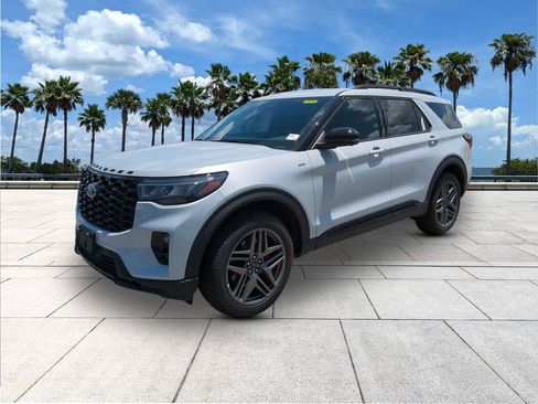 New 2026 Ford Explorer ST-Line w/ ST-Line Street Pack AWD/4WD image 3