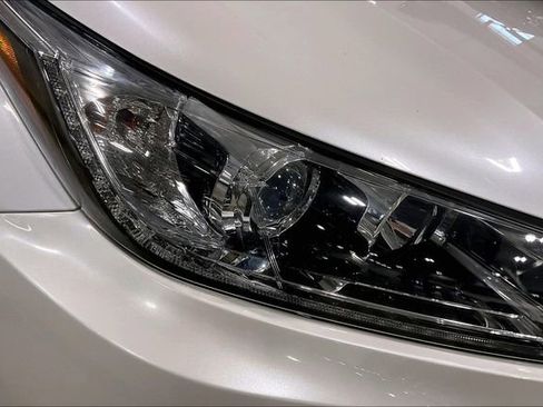 Used 2018 Toyota Highlander Limited AWD/4WD image 29