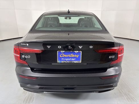 Used 2024 Volvo S60 B5 Core image 8