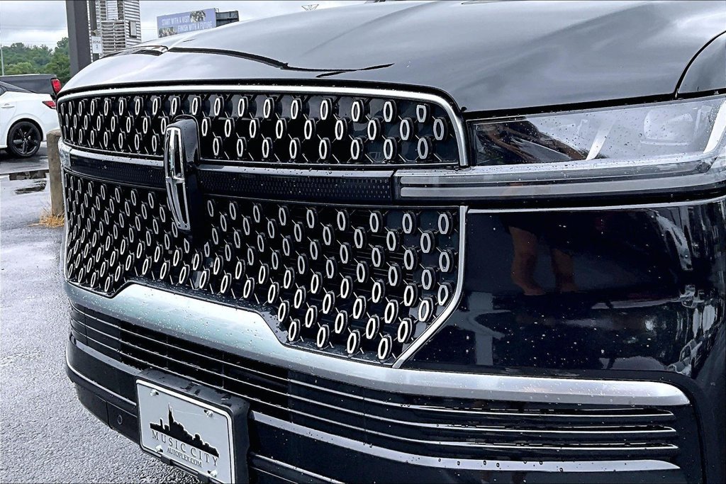 Used 2025 Lincoln Navigator L Reserve AWD/4WD image 34