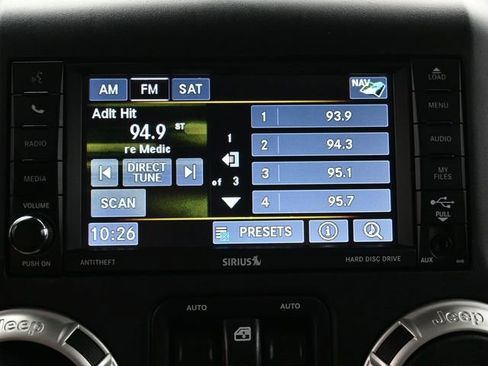 Used 2016 Jeep Wrangler Unlimited Sahara w/ Connectivity Group AWD/4WD image 18