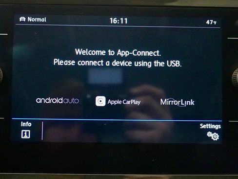 Used 2018 Volkswagen Tiguan SEL image 20