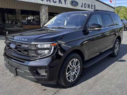 Used 2025 Ford Expedition Active AWD/4WD image 2