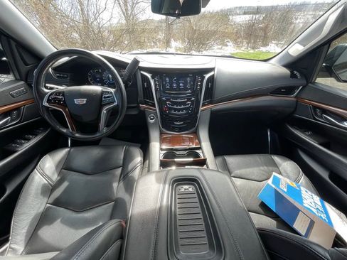 Certified 2020 Cadillac Escalade Luxury w/ Escalade Sport Edition image 30