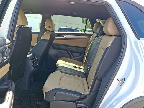 Used 2024 Volkswagen Atlas Cross Sport SE AWD/4WD image 10