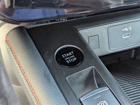 Certified 2025 Nissan Kicks SR image 41