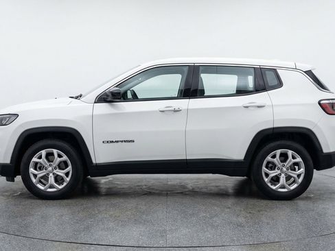 Used 2025 Jeep Compass Latitude AWD/4WD image 5