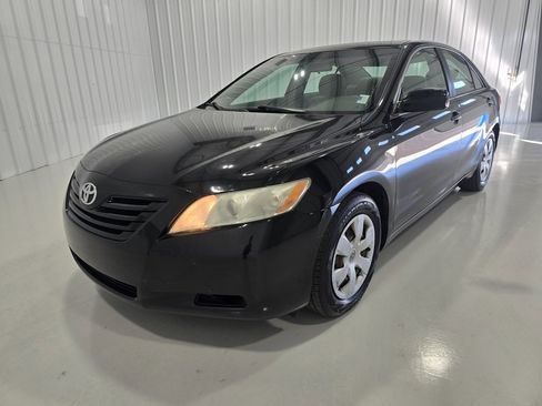 Used 2009 Toyota Camry LE image 2