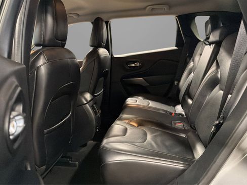 Used 2020 Jeep Cherokee Limited AWD/4WD image 36