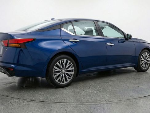 Used 2025 Nissan Altima 2.5 SV FWD image 9