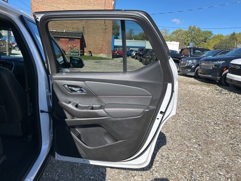 Used 2023 Chevrolet Traverse RS image 25