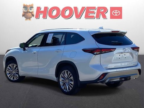 Used 2026 Toyota Highlander Limited AWD/4WD image 5