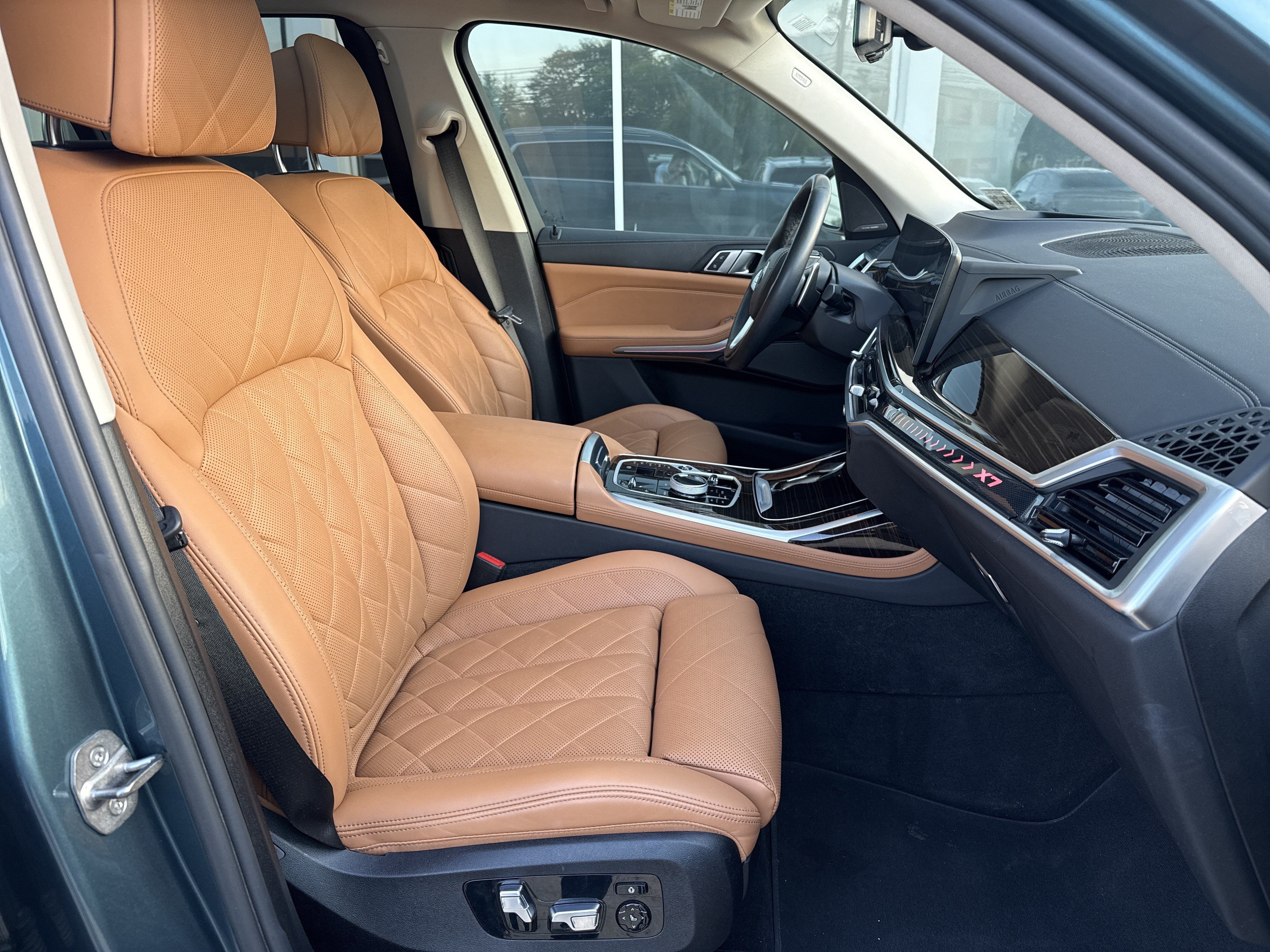 Used 2023 BMW X7 xDrive40i w/ Executive Package AWD/4WD image 2
