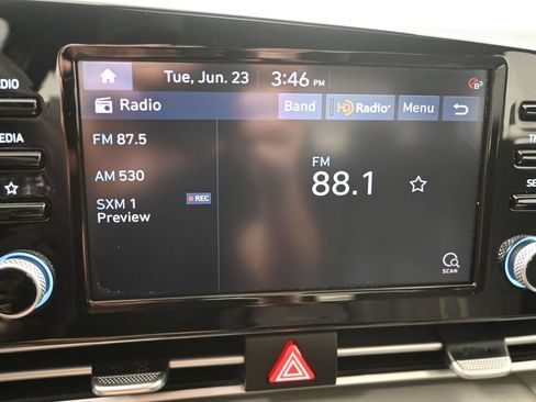 Used 2022 Hyundai Elantra SEL w/ Convenience + Premium Package FWD image 19