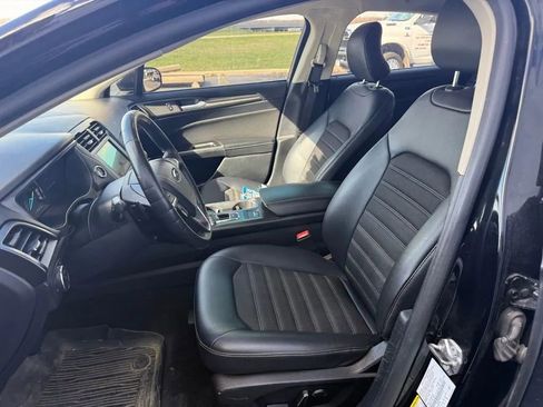 Used 2018 Ford Fusion SE w/ Equipment Group 201A image 12