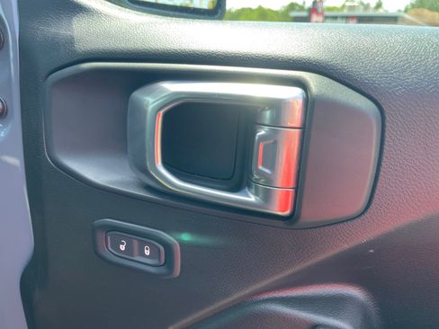 Used 2024 Jeep Gladiator Sport AWD/4WD image 19