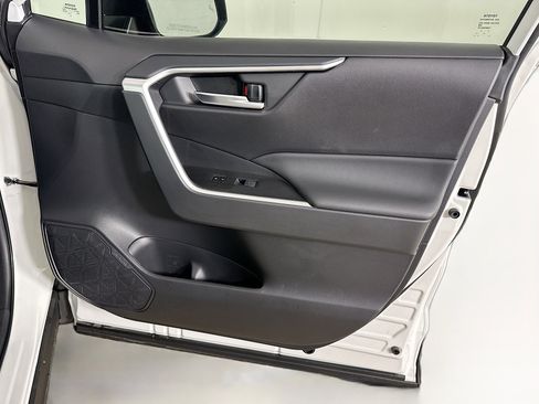 Used 2025 Toyota RAV4 XLE w/ Convenience Package image 32