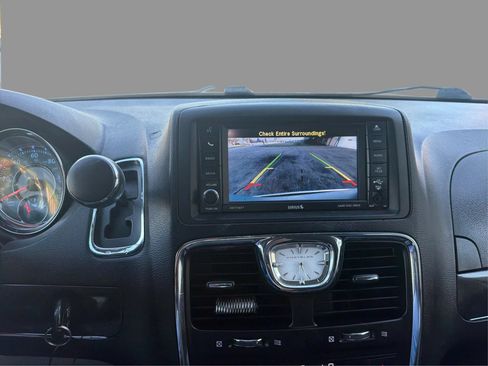 Used 2013 Chrysler Town & Country Touring FWD image 30