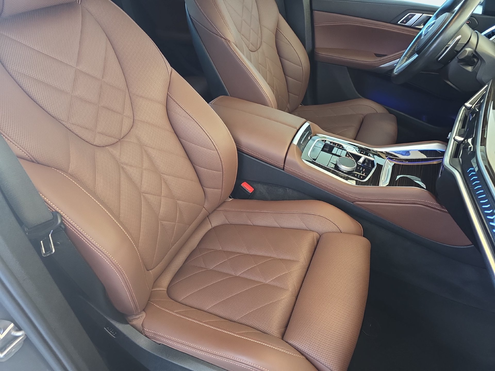 Used 2024 BMW X6 xDrive40i w/ M Sport Professional Package AWD/4WD image 10