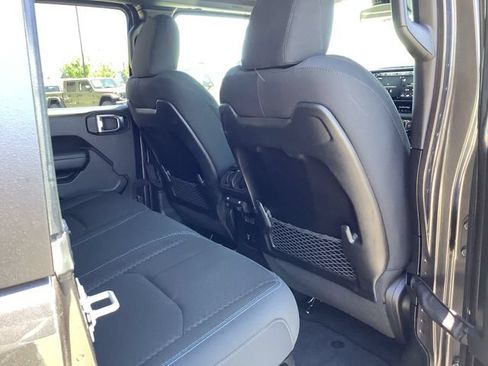 Used 2025 Jeep Wrangler Unlimited Rubicon 4xe w/ Convenience Group AWD/4WD image 33