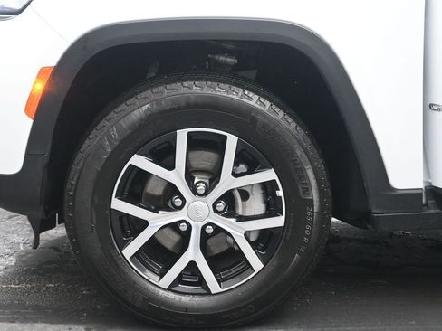 Used 2025 Jeep Grand Cherokee Limited image 35