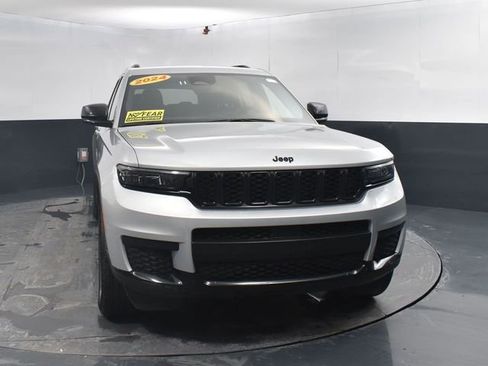 Used 2024 Jeep Grand Cherokee L Laredo image 2
