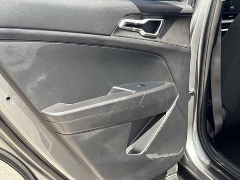 Used 2025 Kia Sportage LX image 12