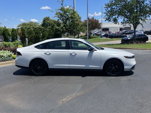 Used 2025 Honda Accord SE image 11