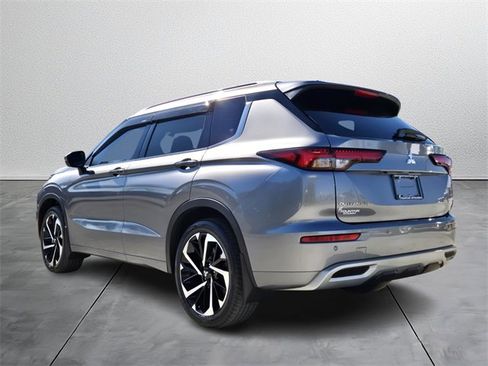 Used 2022 Mitsubishi Outlander SEL image 3