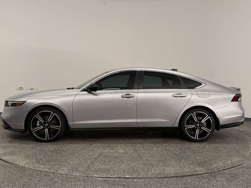 Used 2025 Honda Accord Sport image 2