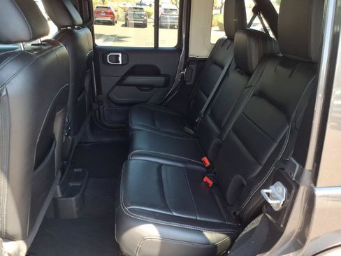 Used 2019 Jeep Wrangler Unlimited Sahara AWD/4WD image 14