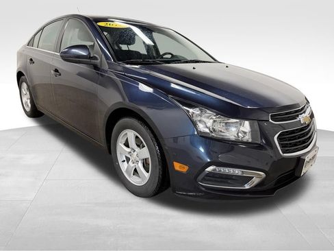 Used 2016 Chevrolet Cruze LT FWD image 2