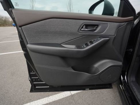 Used 2023 Nissan Rogue S image 46