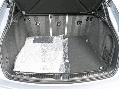 Certified 2025 Porsche Macan image 30