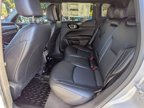 New 2026 Jeep Compass Latitude image 15