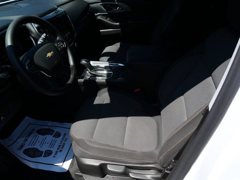 Used 2018 Chevrolet Traverse LS FWD image 10