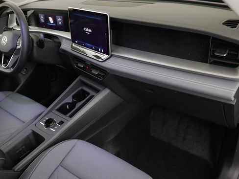 New 2026 Volkswagen Tiguan SE image 19