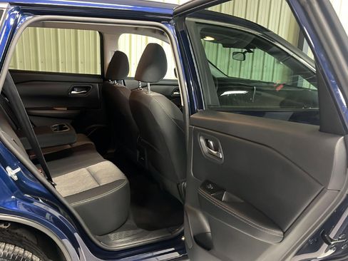 Used 2024 Nissan Rogue SV image 12