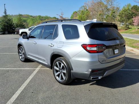 Used 2024 Honda Pilot Touring image 7