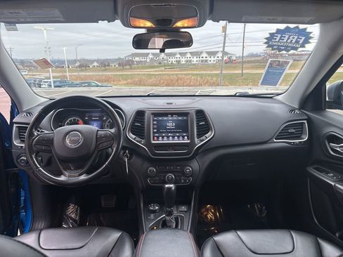 Used 2020 Jeep Cherokee Trailhawk w/ Cold Weather Group image 36