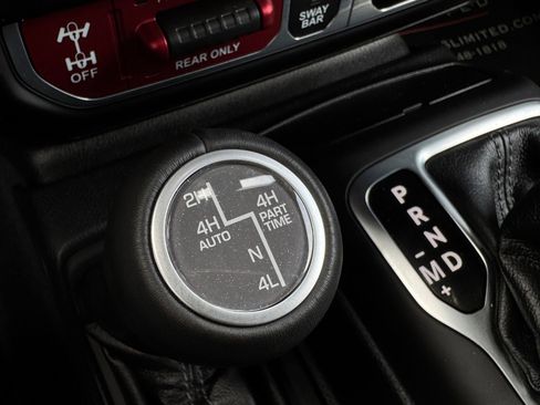 Used 2024 Jeep Wrangler Unlimited Rubicon AWD/4WD image 37