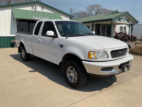 Used 1998 Ford F150 XLT image 3