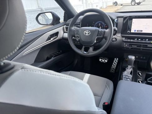 Used 2025 Toyota Camry SE image 21