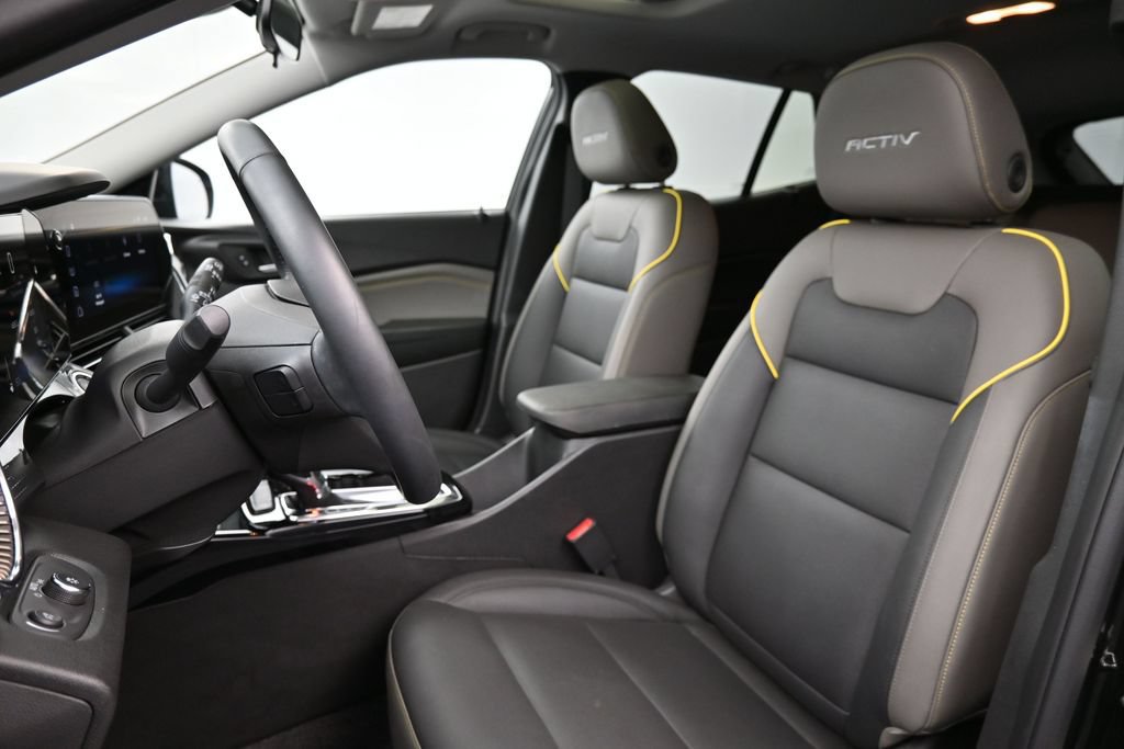 Used 2026 Chevrolet Trax ACTIV w/ Sunroof Package FWD image 5