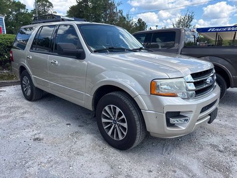 Used 2017 Ford Expedition XLT w/ Equipment Group 202A RWD image 3